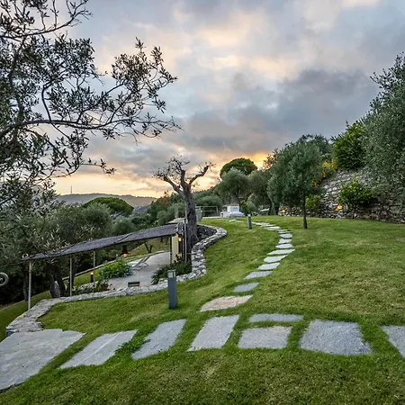 La Casa Gialla Relax In Collina Con Piscina Lägenhet Santa Margherita Ligure