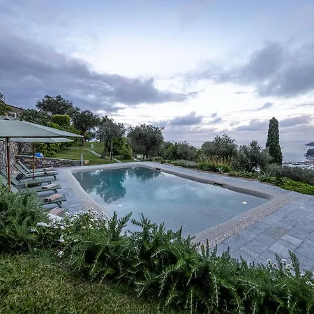 Apartment La Casa Gialla Relax In Collina Con Piscina Santa Margherita Ligure