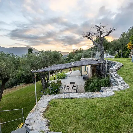 La Casa Gialla Relax In Collina Con Piscina