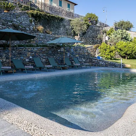 La Casa Gialla Relax In Collina Con Piscina Apartment