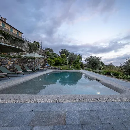 Apartment La Casa Gialla Relax In Collina Con Piscina