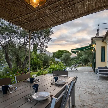 La Casa Gialla Relax In Collina Con Piscina 圣玛格丽塔－利古雷